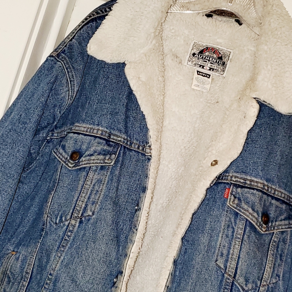 Save on Levi's 1980's Sherpa Lined Distressed Denim Jacket Large #70609 Vintage